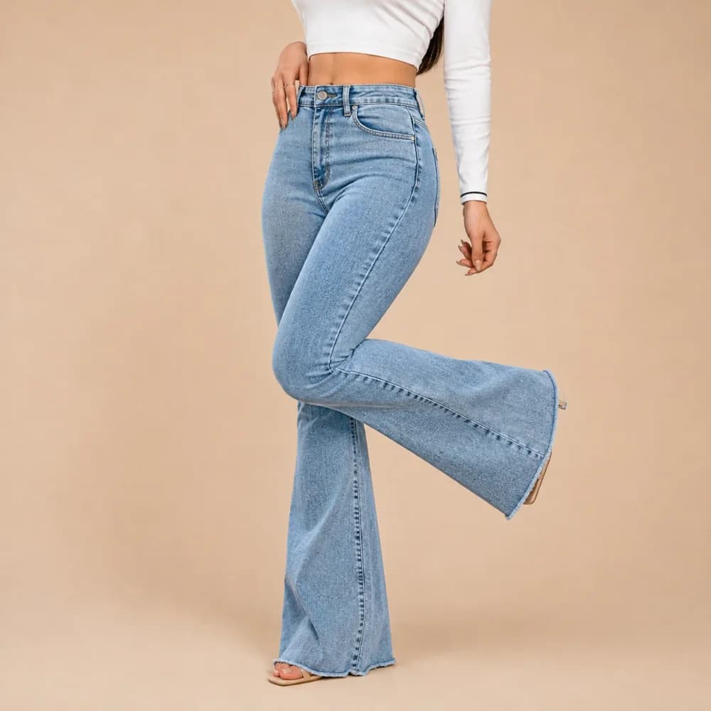 Jeans acampanados azul claro de tiro alto